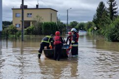 Rzeka przelała przez wał przeciwpowodziowy. Trwa ewakuacja ludności - foto