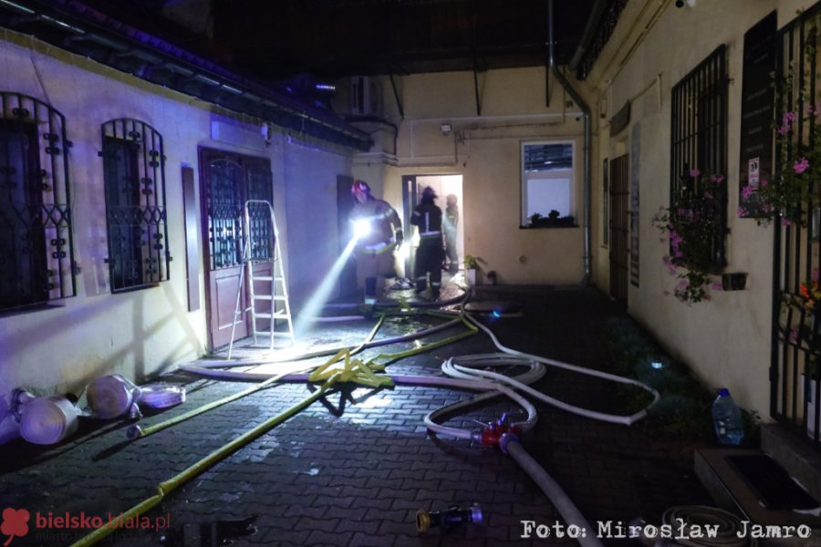 Zadymienie w lokalu gastronomicznym. Zapaliły się urządzenia - foto