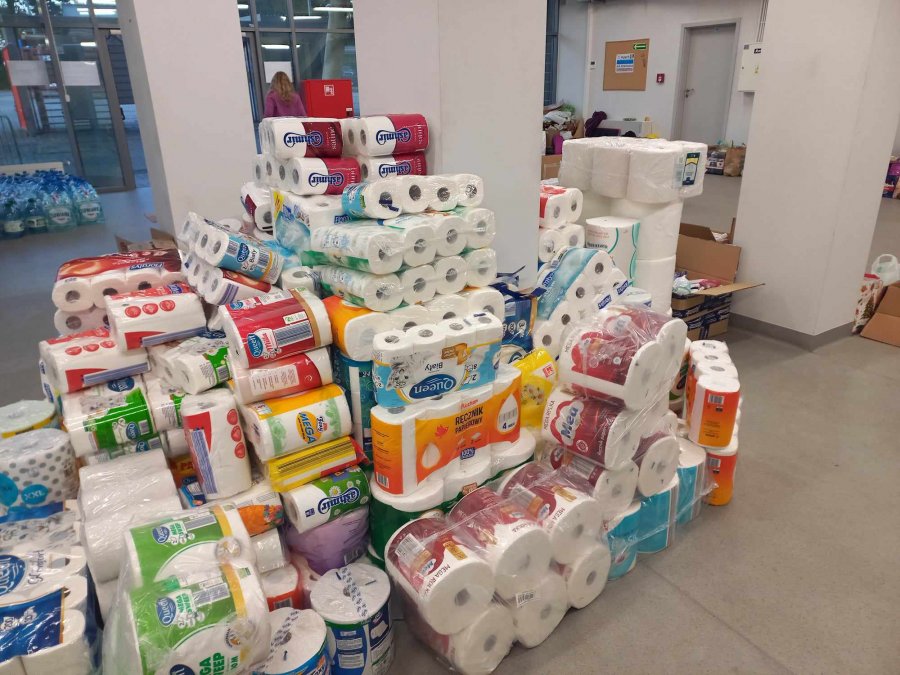 Magazyn wypełnia się darami. Priorytetem środki czystości i artykuły do sprzątania - foto