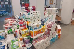 Magazyn wypełnia się darami. Priorytetem środki czystości i artykuły do sprzątania - foto