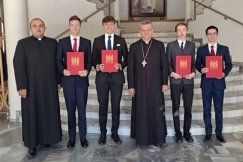 Kandydaci na kapłanów rozpoczną naukę w seminarium. Wśród nich bielszczanin - foto