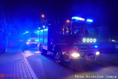 Zgłoszono pożar budynku. Na balkonie paliło się... ognisko! - foto