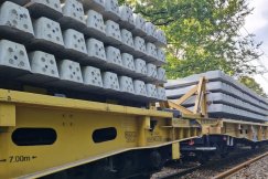 Remontują linię kolejową w kierunku Krakowa. Są utrudnienia w regionie - foto