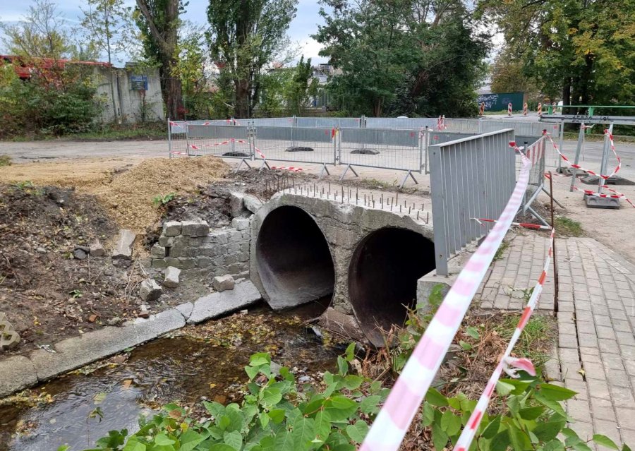 Ograniczenie na moście, który zagraża bezpieczeństwu. Koryto w centrum będzie podniesione?