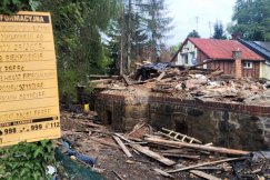 Był stuletni zabytek, została tylko sterta gruzu. Architekt zapewnia, że odzyska pierwotną bryłę