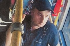 Szukają kieszonkowca. Okradł starszą kobietę w miejskim autobusie - foto
