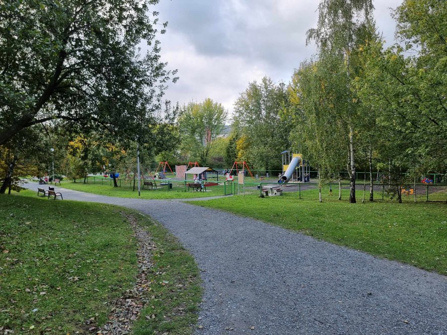 Przy placu zabaw zaczepiał dzieci i groził śmiercią. Był kompletnie pijany - foto