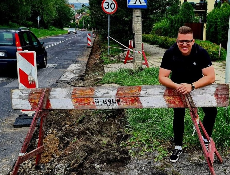 Pracuś, zdrajca, kibol? Miał obiecane nowe stanowisko, ale może o nim zapomnieć