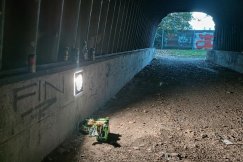 Podziemne przejście w końcu oświetlone. Miało odstraszać, a sprzyja libacjom? - foto