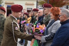 „Przyjedź mamo na przysięgę”. Nowi żołnierze ślubowali na placu Wojska Polskiego - foto