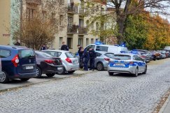 Zwłoki ujawnione na ulicy. Czynności będą prowadzone z udziałem prokuratora - foto
