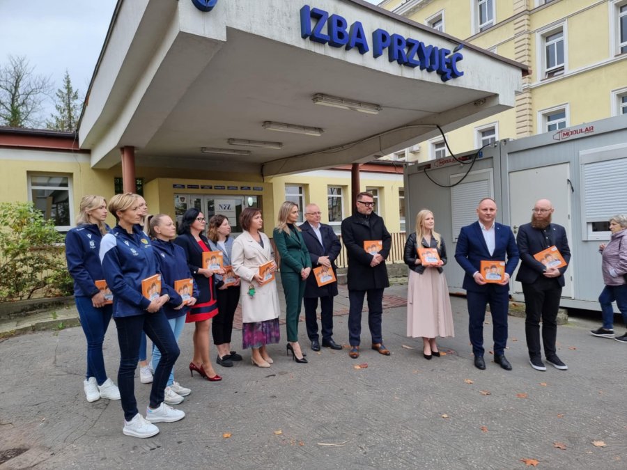 Rozdali małym pacjentom książki. Będą się z nich uczyć się empatii - foto