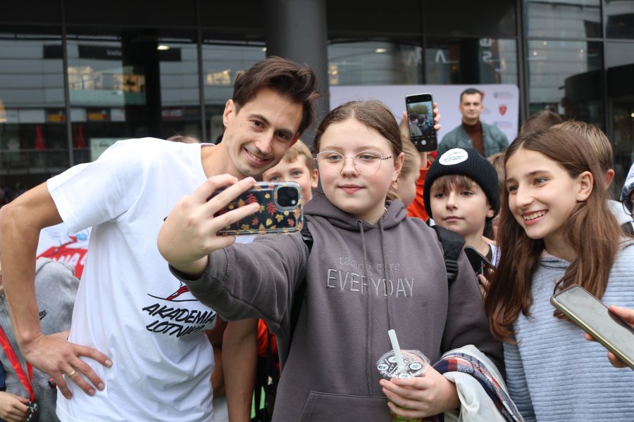 Skaczą w centrum Bielska-Białej. Jakub Wolny i trener kadry byli rozchwytywani - foto
