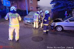 Niebezpiecznie zderzenie aut w Lipniku. Odcinek ulicy był zablokowany - foto