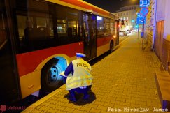 Przewróciła się w autobusie MZK. Kierowca odmówił przyjęcia mandatu - foto