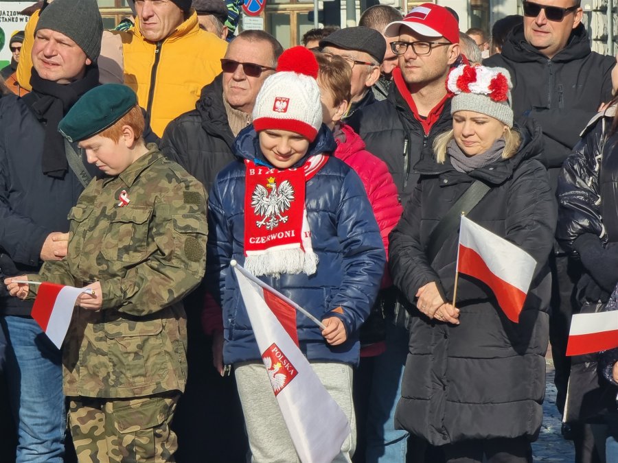 Bielszczanie wspólnie odśpiewali hymn. Później każdy został zaproszony na grochówkę - foto