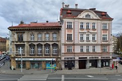 Ściana kamienicy wciąż pęka? Konserwator uspokaja, ZGM wzmacniał fundamenty - foto