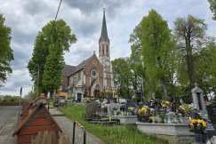 Zabytkowy kościół znów ma piękną granitową posadzkę. Nad pracami czuwał konserwator - foto