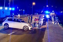 Czołowe zderzenie w Hałcnowie, na badania trafiło dziecko. Przyczyną zaśnięcie? - foto