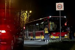 Na przerwie poszedł do sklepu. Gdy wrócił, autobus stał kilkadziesiąt metrów dalej - foto