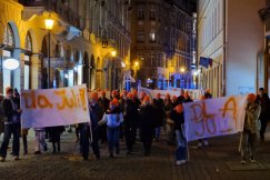 Marsz przeszedł ulicami miasta. Spalili wszystko, co kojarzyło im się ze złem - foto