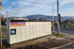 Niebezpieczny paczkomat przy skrzyżowaniu. Parkują na środku ulicy, InPost problem lekceważy