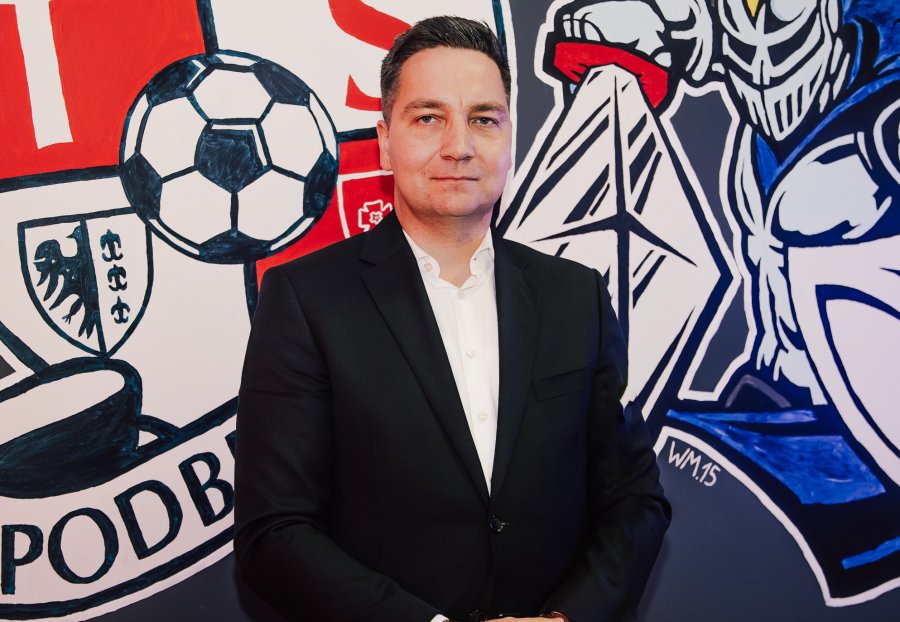 Człowiek z tytanu wybrany został jednogłośnie. W klubie zastanie pustą kasę i... gabinety