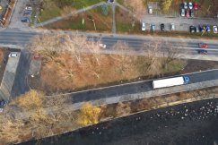 Parking w centrum ukończony. Nadal korzystają z niego kierowcy ciężarówek - foto