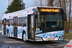Od rana po mieście jeździ świąteczny autobus! Gdzie można go spotkać? - foto