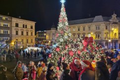 Już nam świeci! Na ten moment na placu Chrobrego czekały tłumy - foto