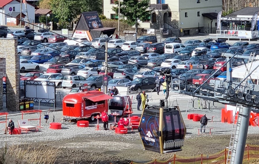 Kasowanie za parkowanie. Szlabany na największych placach Szczyrku - foto