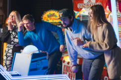 Spędź niezapomniany wieczór w Arcade Bee