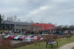 Zgłoszono ładunki wybuchowe w szkołach. Ewakuacja dwóch bielskich placówek - foto