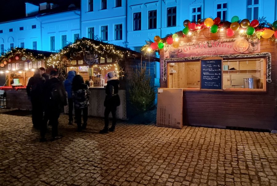 Świąteczny jarmark i szaleństwo cen. Ile za grzańca, pajdę chleba ze smalcem czy oscypka? - foto