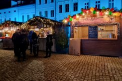 Świąteczny jarmark i szaleństwo cen. Ile za grzańca, pajdę chleba ze smalcem czy oscypka? - foto