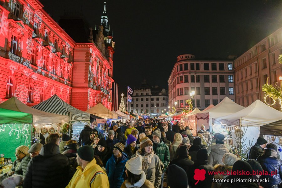 Bielszczanie kochają to wydarzenie. Na placu takie tłumy, że nie było, gdzie szpilki włożyć ZDJĘCIA