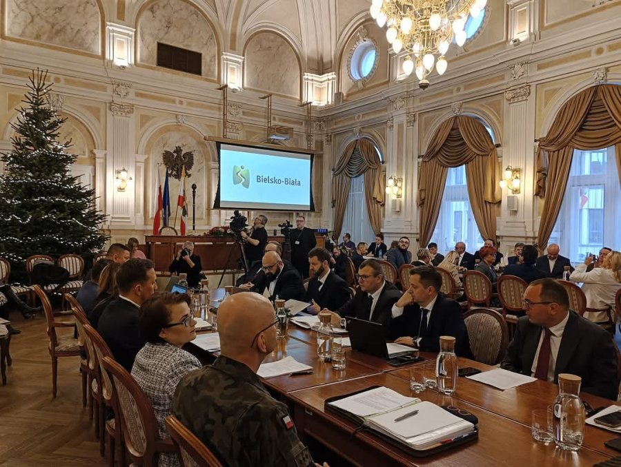 Nadzwyczajna komisja sejmowa w Ratuszu. Bierze w niej udział m.in. prezydent Bielska-Białej - foto