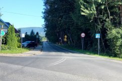 Niebezpiecznie na Krzemionki. Kierowcy pędzą, piesi nie mają chodnika, a policja nie ma gdzie „suszyć”