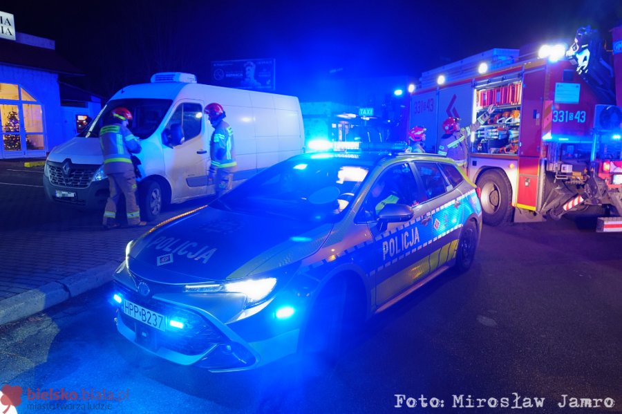 Samochód dostawczy przejechał kobietę! Kobieta z obrażeniami trafiła do szpitala - foto