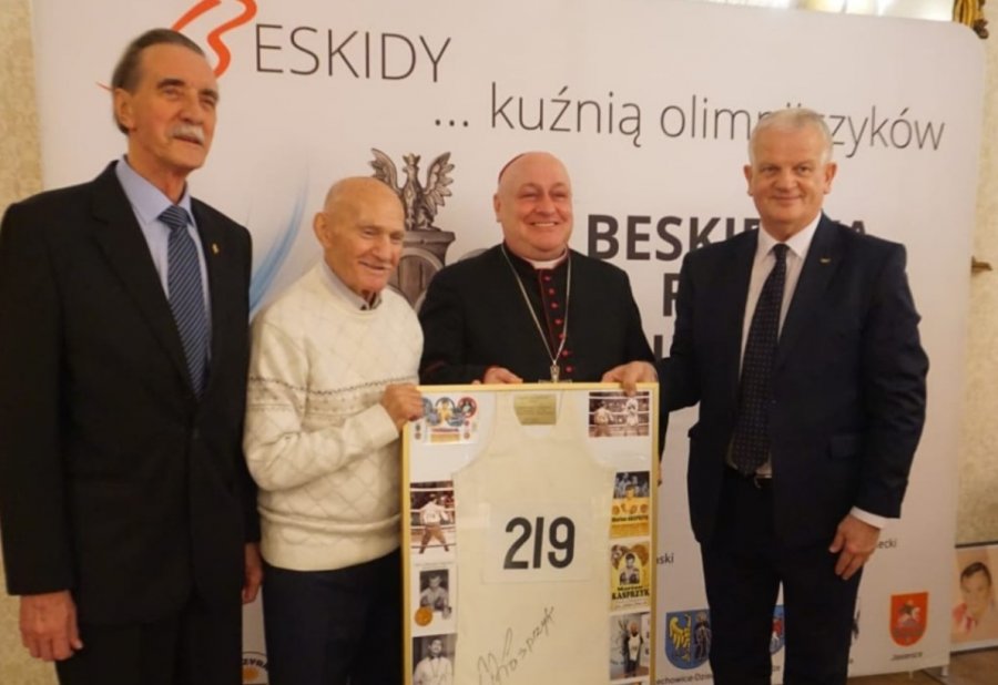 Opłatkowe spotkanie beskidzkich olimpijczyków. Do kolekcji trafiła niezwykła koszulka - foto