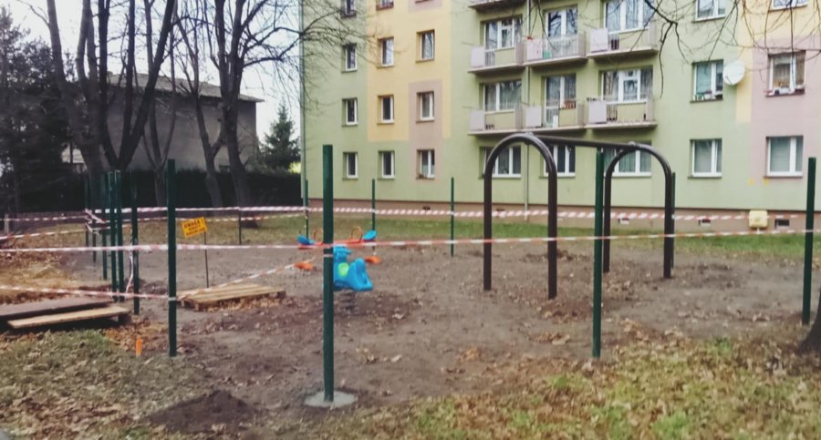 Powstaje obiecany plac zabaw. Będzie gotowy jeszcze w tym roku - foto