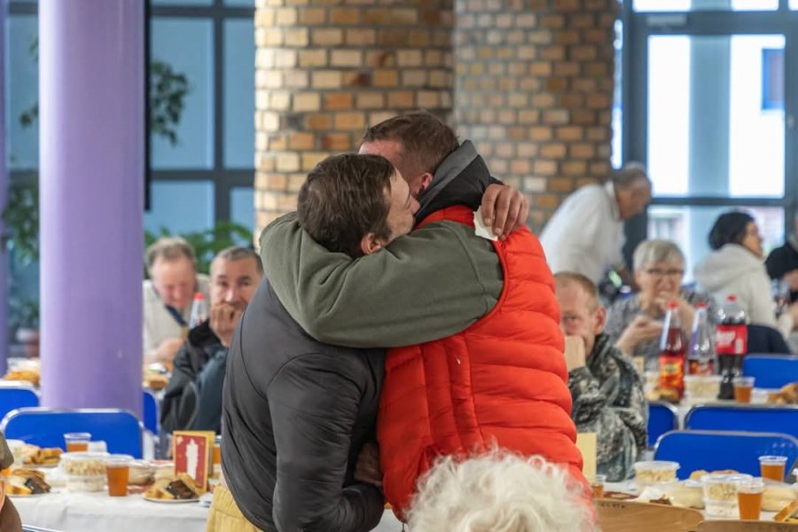Wigilia samotnych, ubogich i bezdomnych. Każdy otrzymał słowa otuchy i ciepły posiłek - foto