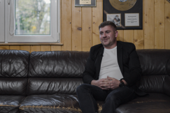 Nie było ich stać na szkołę muzyczną. Jeden film na TikToku zmienił jego życie WIDEO