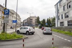 Podwyżki i zmiany na miejskich parkingach. Drożej przy Ratuszu, dworcu PKP czy stadionie SZCZEGÓŁY