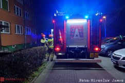 Nie było kontaktu z lokatorem mieszkania. Na miejsce wezwano wszystkie służby - foto
