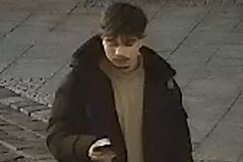 Policja szuka wandala. Ukradł flagę Unii Europejskiej i uszkodził budynek w centrum - foto