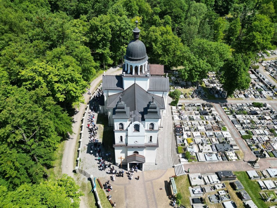 Zaskakująca rezygnacja proboszcza, odszedł też wikary. Mnożą się różne teorie