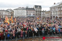 Barwny korowód wypełnił plac w Białej. Orszak Trzech Króli poszedł nową trasą ZDJĘCIA