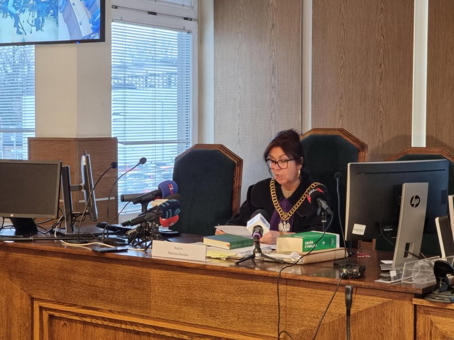 Sąd w Bielsku-Białej ogłosił wyrok. Kuria musi zapłacić odszkodowanie ofierze księdza pedofila - foto