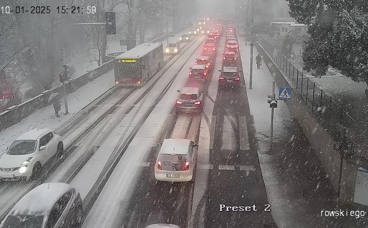 Do poniedziałku spadnie do 15 cm śniegu? Dzisiejsze opady to dopiero początek - foto